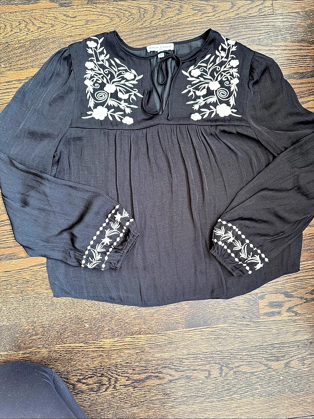 Maison d'Amélie Embroidered Floral Blouse in Black & White Size Medium